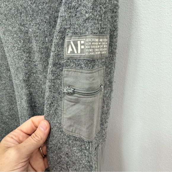 Vintage Abercrombie & Fitch Wool Sweater Sz Medium Lambswool gray silver - Picture 2 of 4